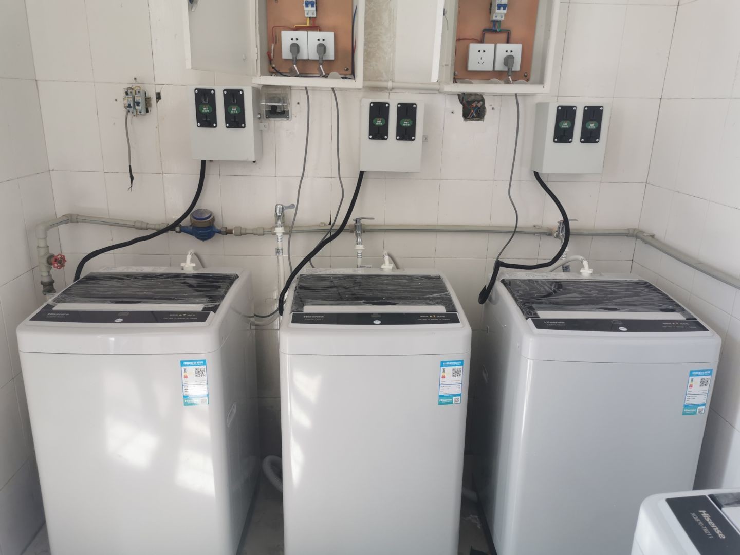 西昌學(xué)院智能共享洗衣機(jī)安裝項目順利完成！